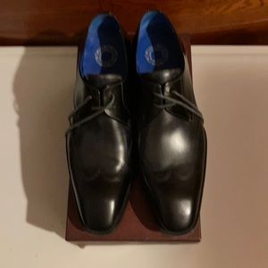 Gently used dress shoes